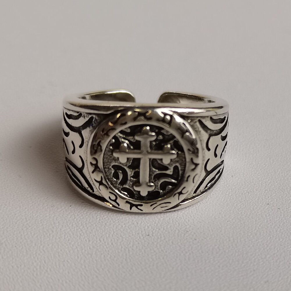 Almost new women's classic vintage ring